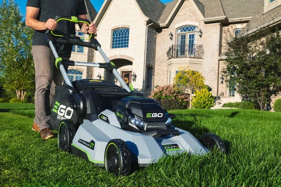 battery operated self propelled lawn mowers